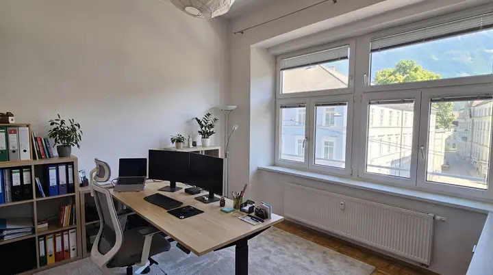 Einrichtungsvorschlag Büro (KI-generiert)
