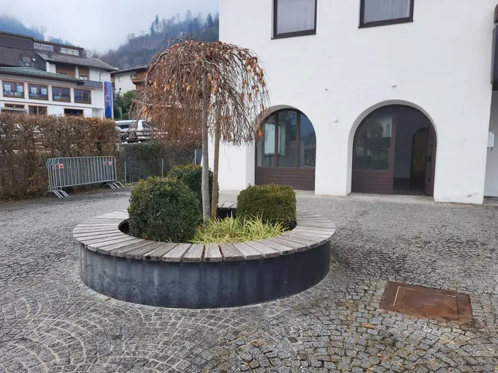 Vorplatz Ansicht