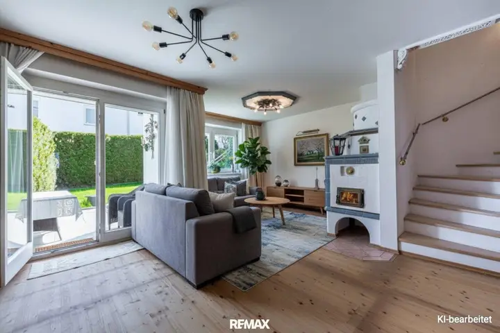 Wohnzimmer mit Kamin