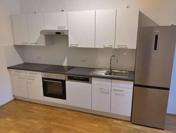 extra Küche möbliert mit Essbereich und Fenster (neuwertig)