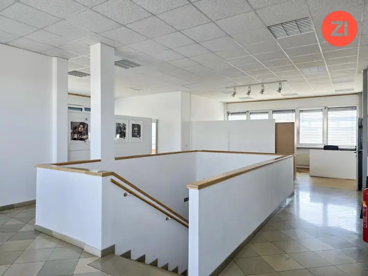 Drott offenes Büro mit Stiege besser