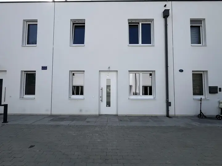 MittelreihenhausFrontAnsicht