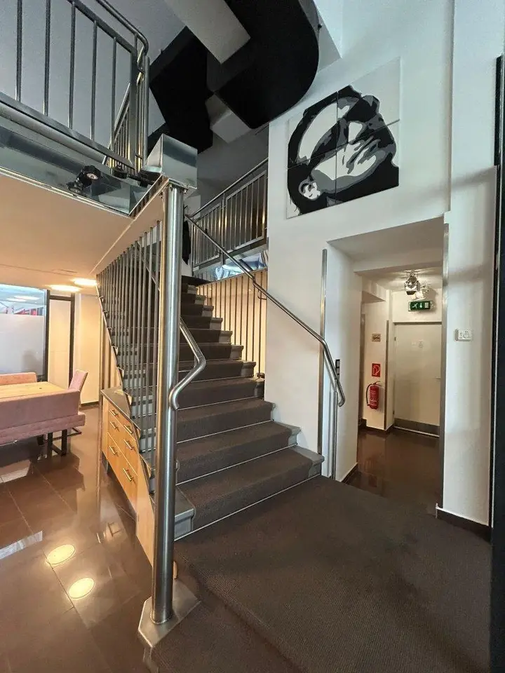 Treppe zur Galerie