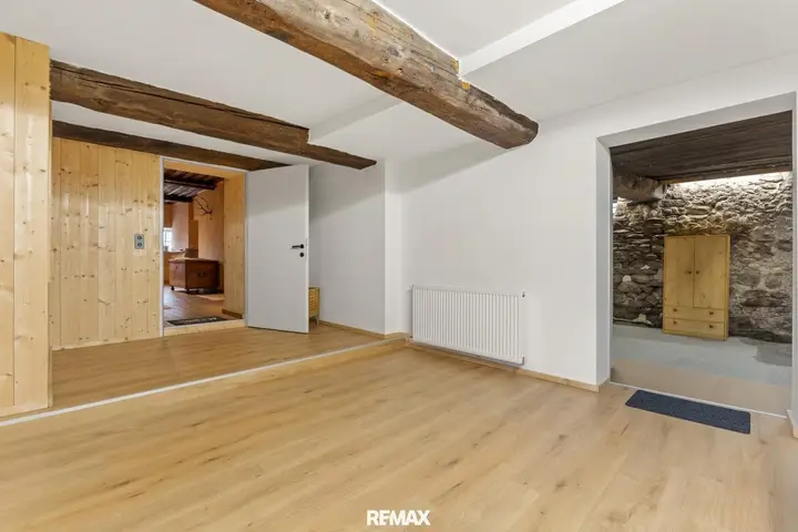 Zimmer mit Zugang zum Vorraum