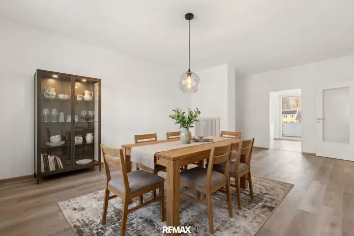Eingerichtetes Zimmer - KI Symbolfoto