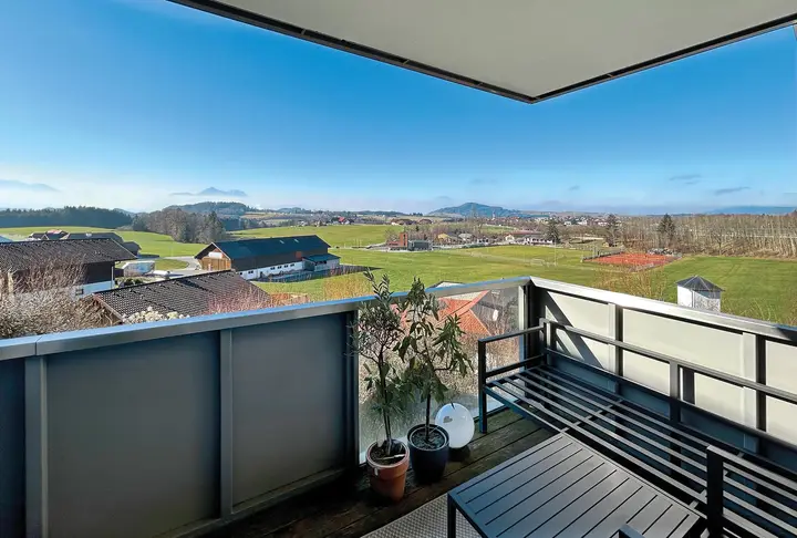 großer Balkon mit traumhaften Weitblick