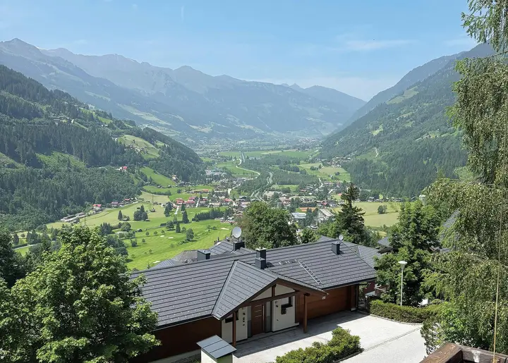 Blick vom Balkon u¨ber das Gasteinertal