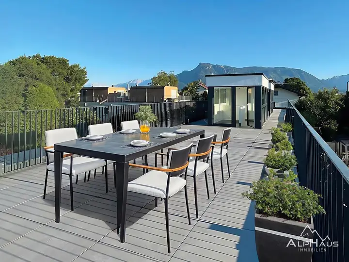 traumhafte Dachterrasse mit Panoramablick (virtual möbliert)