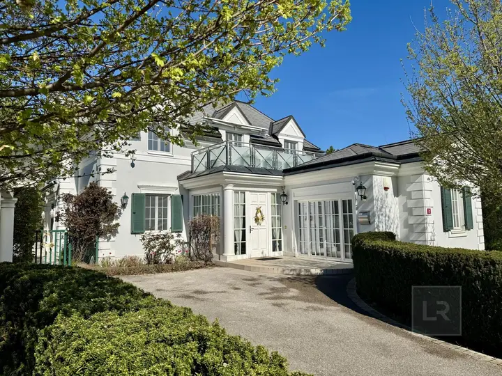Villa Aussenansicht !