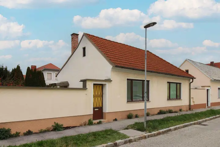 01_Straßenansicht