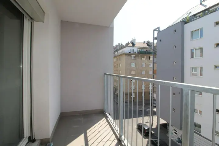 Loggia Straßenseite