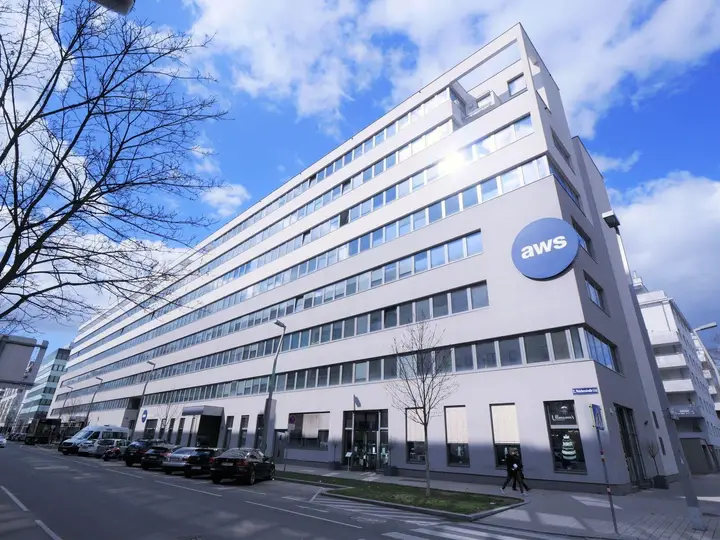 (c) OPTIN Walcherstraße 2nd Central