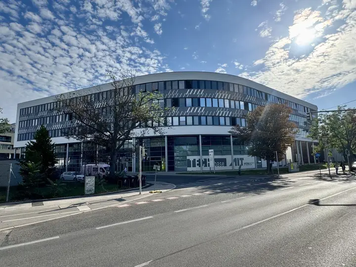 TECHBASE außen main