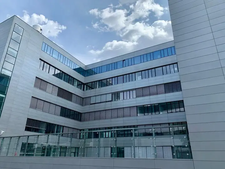 1120 Wien, Europlaza 5 außen Hof