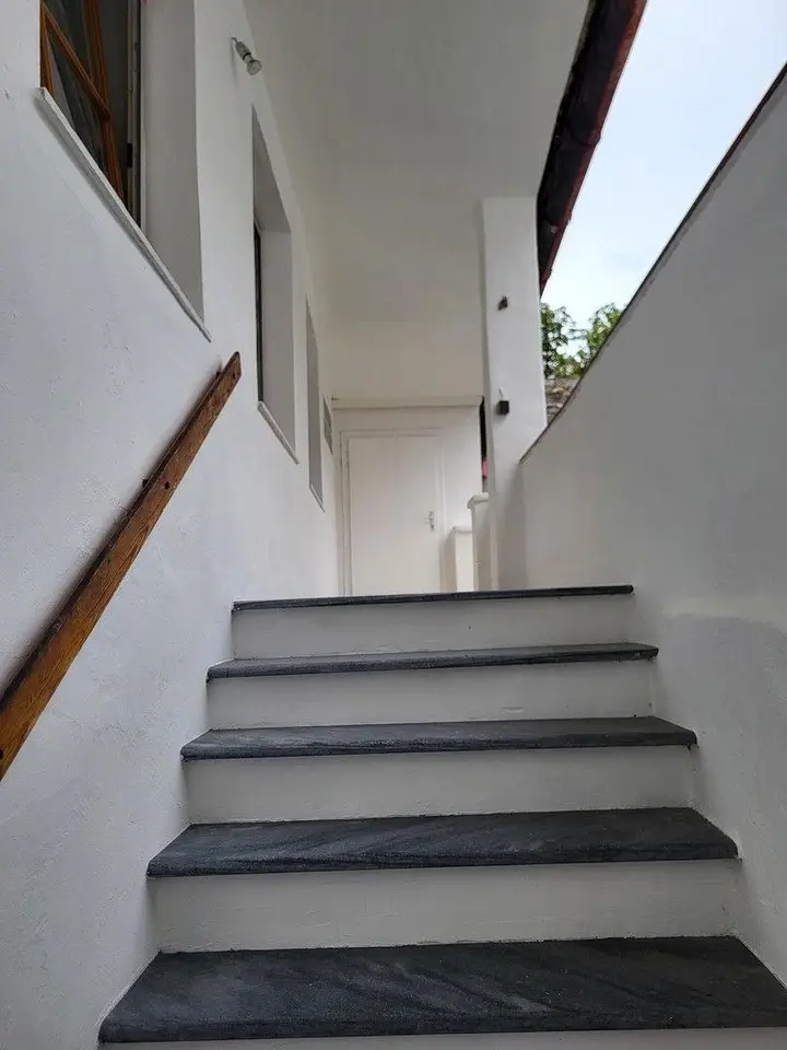 alleiniger Treppenaufgang
