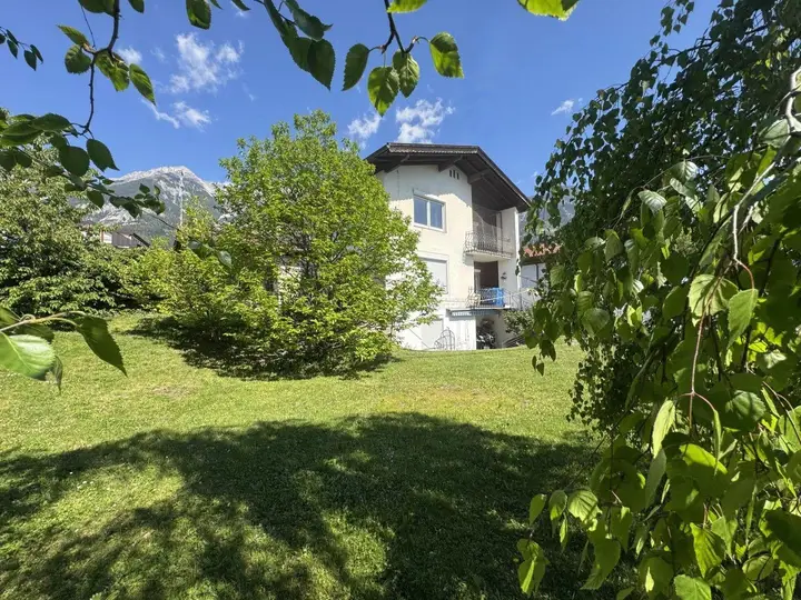 Garten mit Haus von Süden