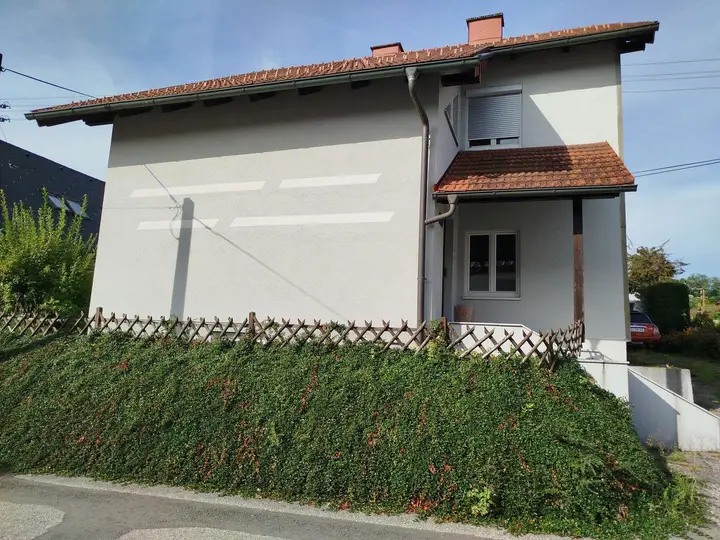 Aussenansicht (Straßenseite)
