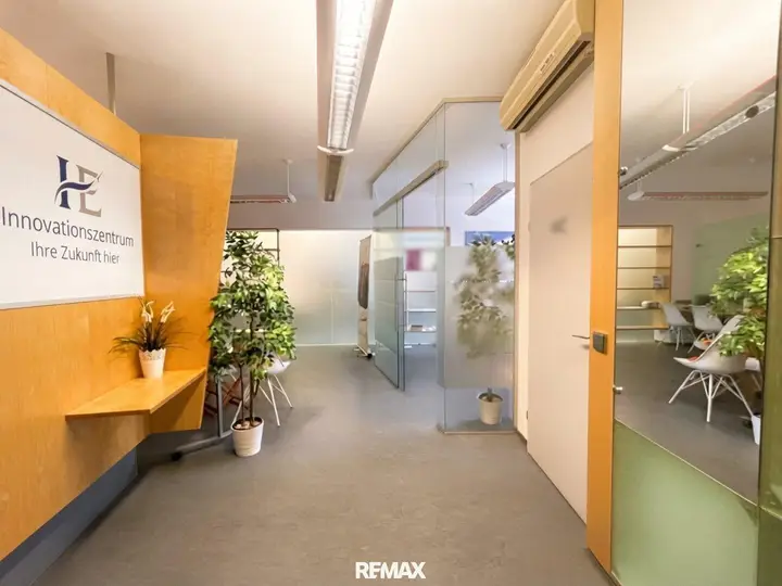 Transparente Büroarchitektur