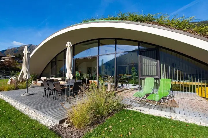 Bogenhaus-Aussenansichten-Herbst-7