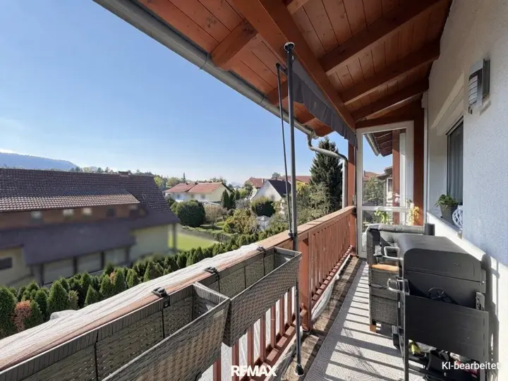 Balkon KI-bearbeitet