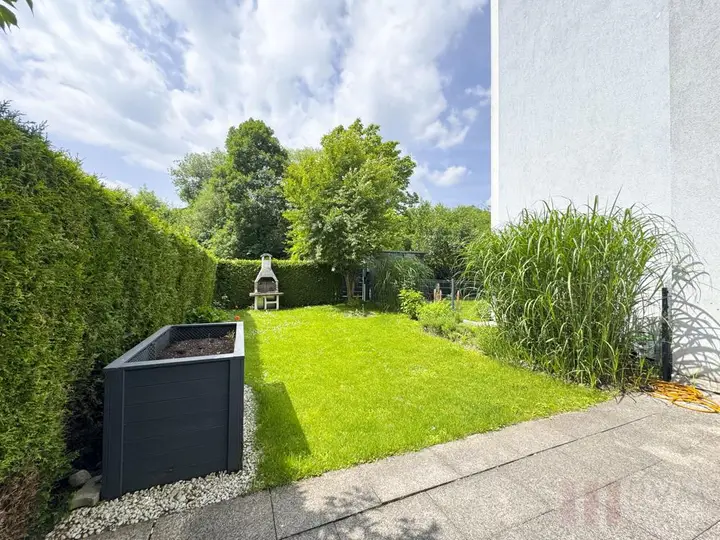 Terrasse mit Garten