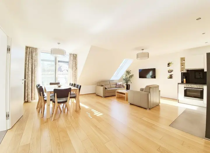 Große Wohnküche ca. 35m² plus 10m² Balkon
