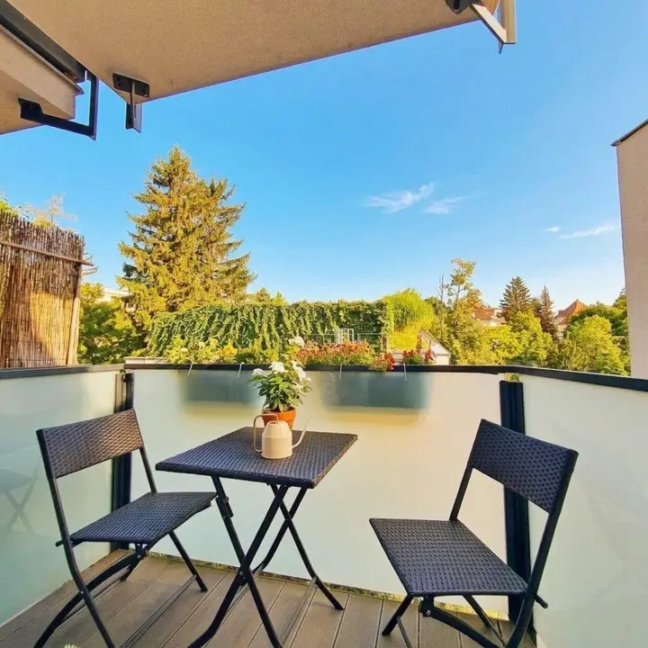 Balkon mit Ausblick ins Grüne