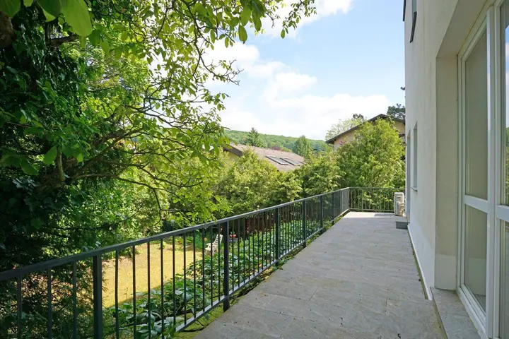 Nordwest-Terrasse mit Grünblick