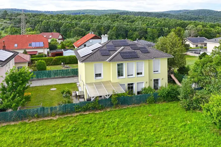 Hausansicht Süd mit Umgebung