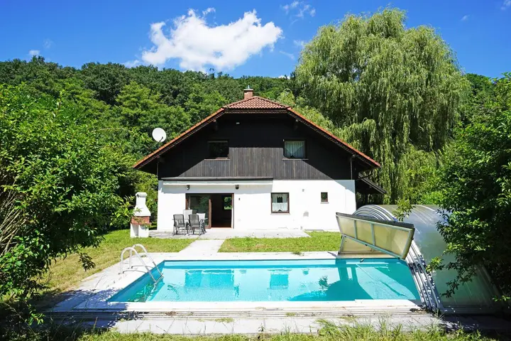 Südwestansicht mit Pool