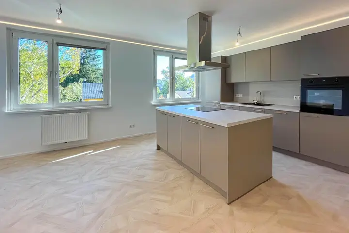 Wohnküche mit Kochinsel