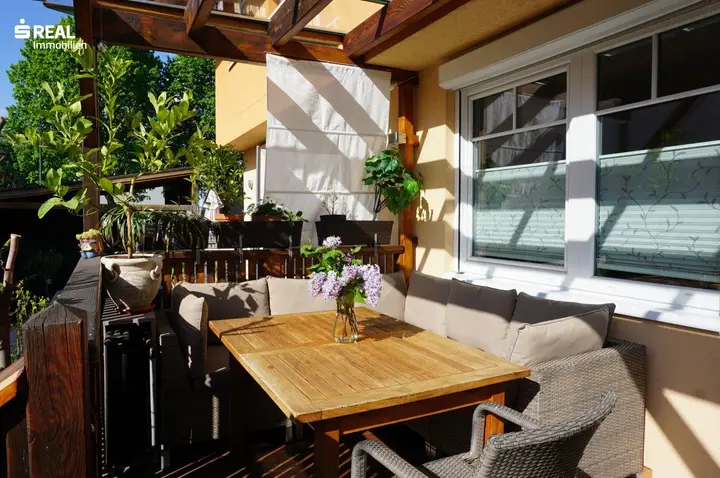 gemütliche überdachte Terrasse