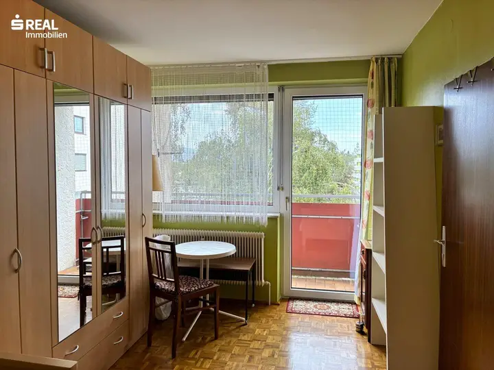 Zimmer mit Zugang zur Loggia