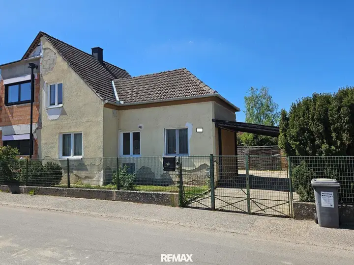 Straßenansicht Haus (2)