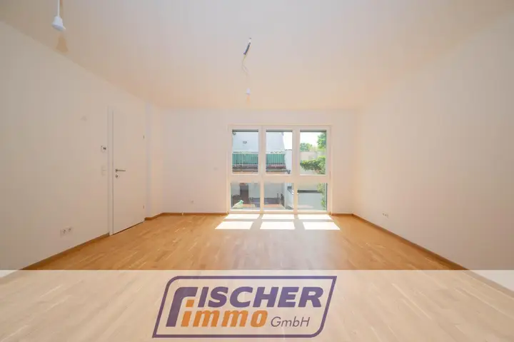 Wohn-/Esszimmer mit offener Küche