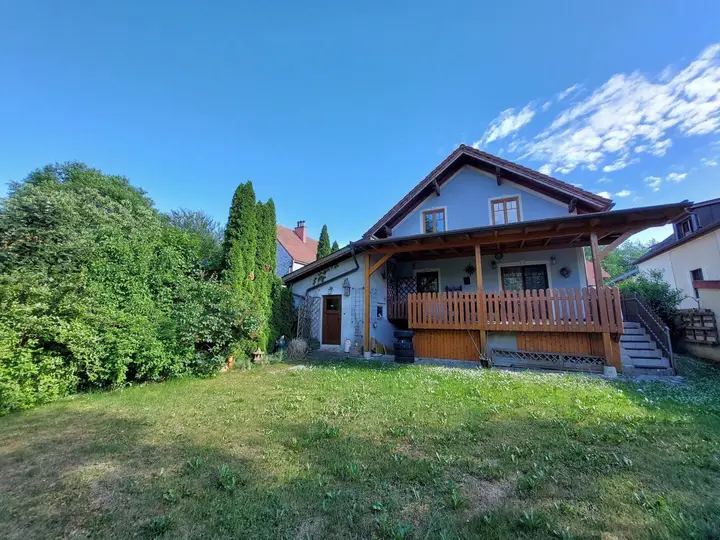 Ansicht Garten mit Terrasse