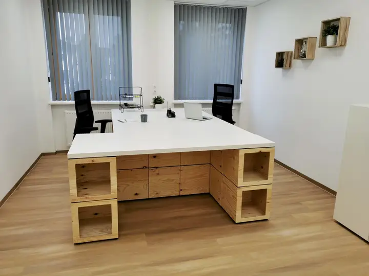 Büro 1
