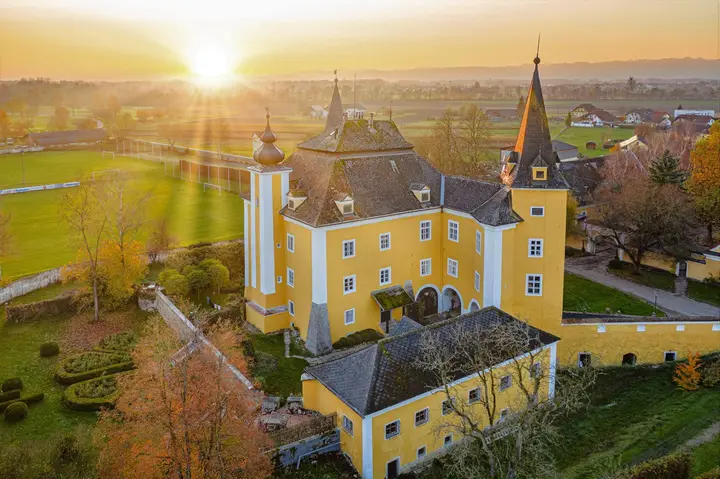 Schloss Mühldorf Seitenansicht