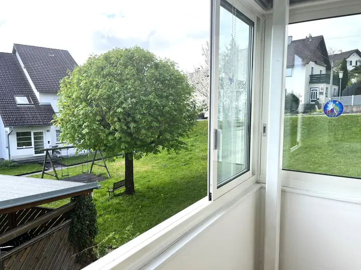 Loggia mit Aussicht auf Gemeinschaftsgarten
