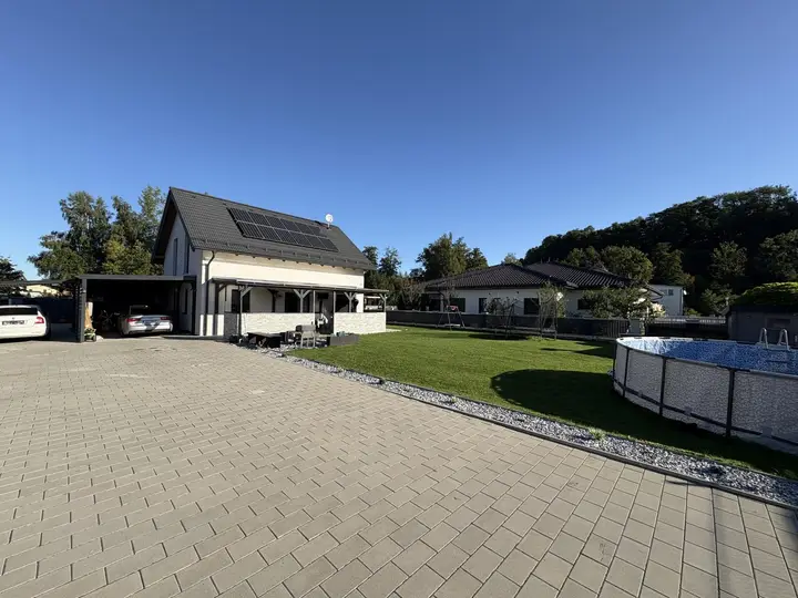 Hauseinfahrt