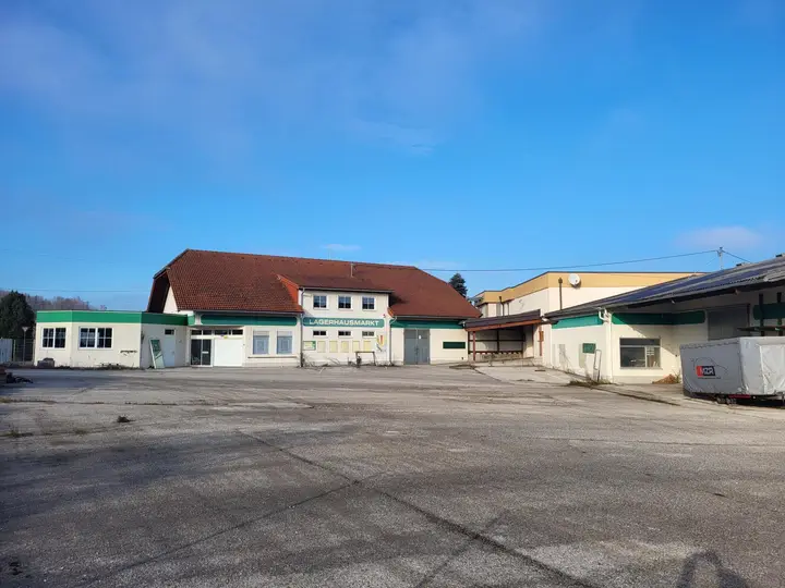 Geschäftsfläche und Halle