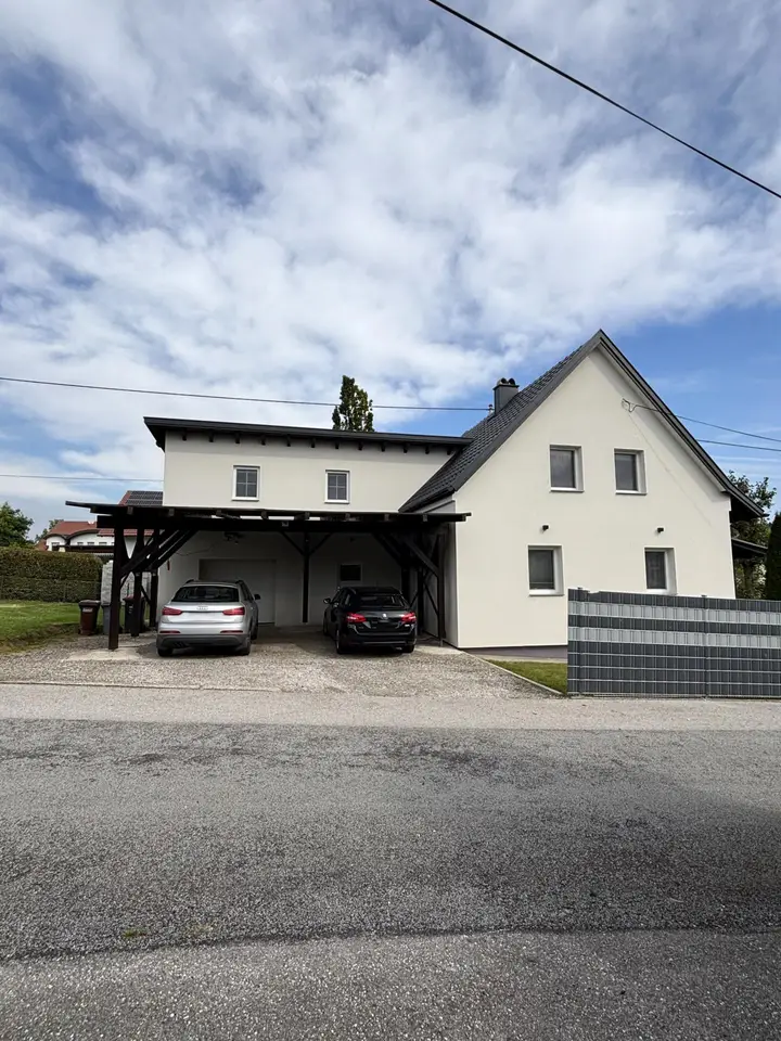 Außenansicht Hauszufahrt