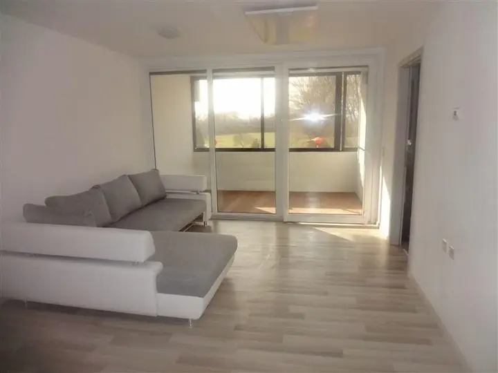 Wohnzimmer + Loggia