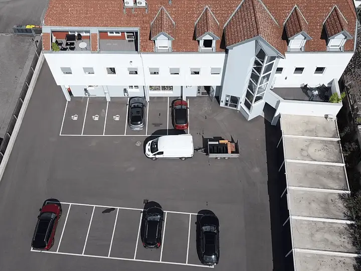 Vogelperspektive auf Parkplatz