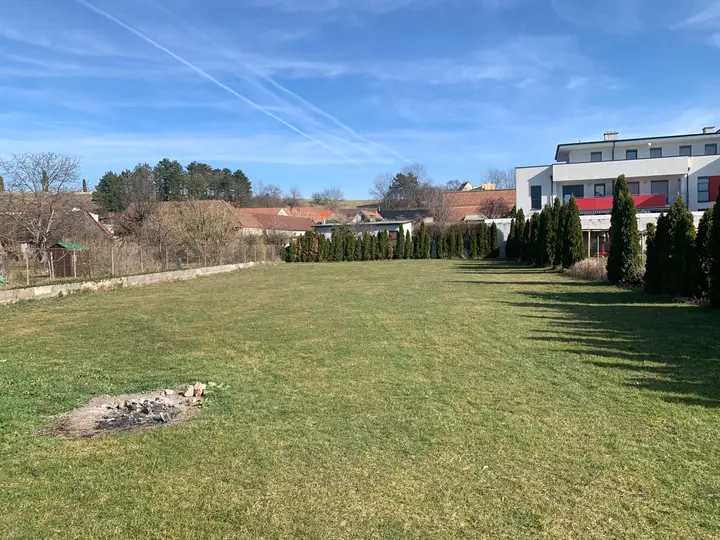 Tolles Baugrundstück mit Einfamilienhaus dazu!