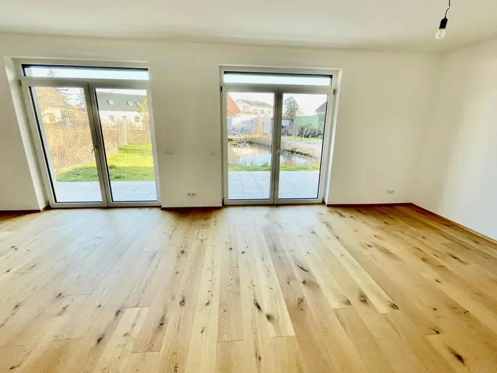 Wohnbereich mit Ausgang in den Garten