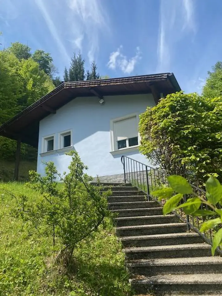 Stiegenaufgang zum Haus
