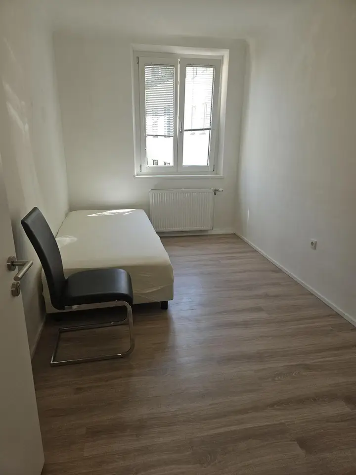Zimmer hofseitig