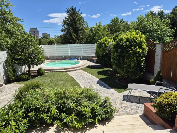Pool und Garten