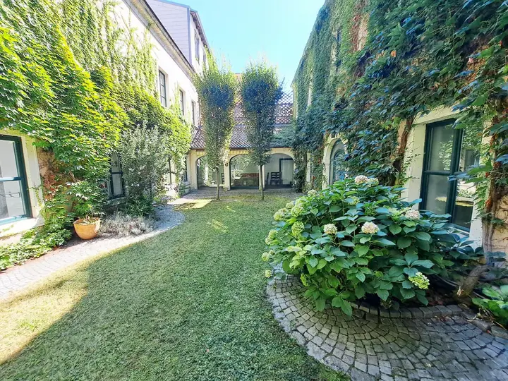 Innenhof V